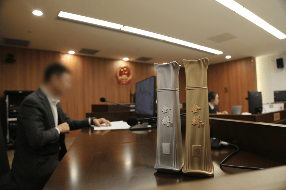 白酒瓶仿照北京第一高楼外形<strong></p>
<p>bcex交易平台下载</strong>，涉事公司被判赔45万！法院：侵犯建筑作品著作权