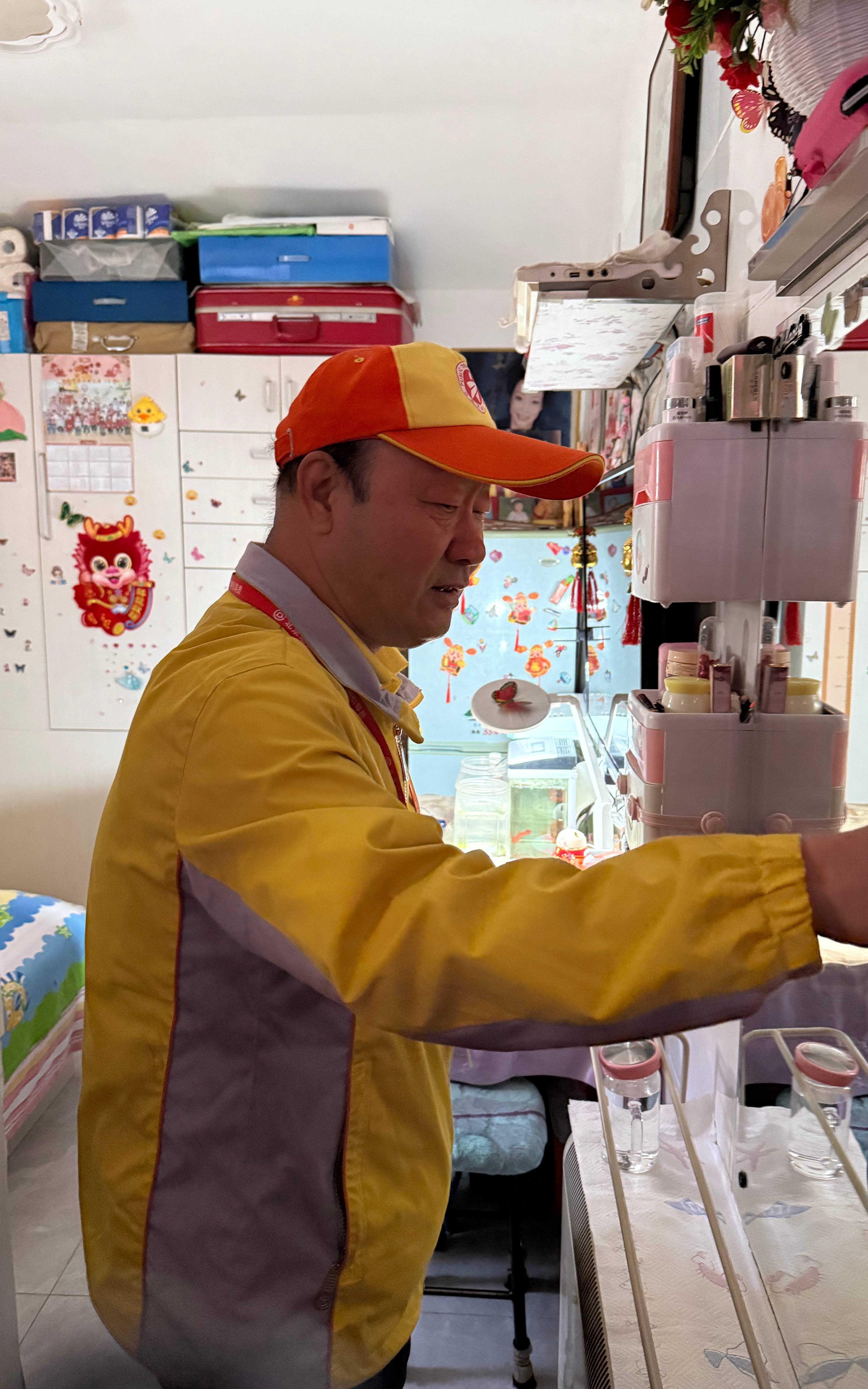 “北新桥大爷”<strong></p>
<p>平台交易量</strong>，向地铁乘客“发射”快乐