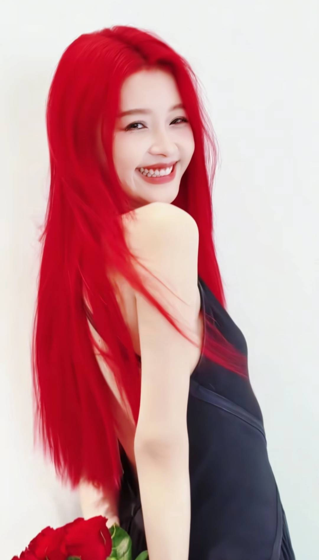 女演员染红色头发<strong></p>
<p>内蒙古交易中心平台</strong>，称“吃了三天过敏药才敢染”