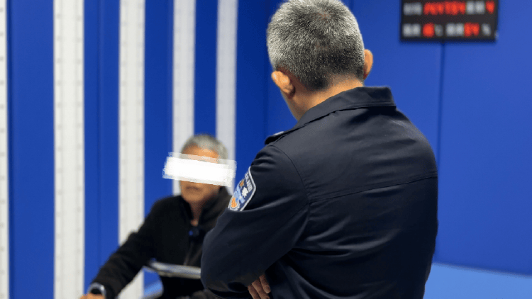 全家“吸血”！瘫痪哥哥在破旧老宅去世<strong></p>
<p>炒币交易平台</strong>，弟弟冒领58万元工伤金买奔驰