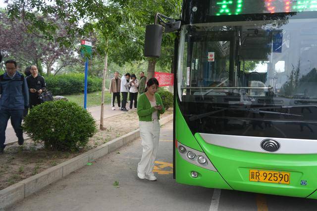 今晨<strong></p>
<p>中比交易平台</strong>，北京首条外埠进京公交线开通运营