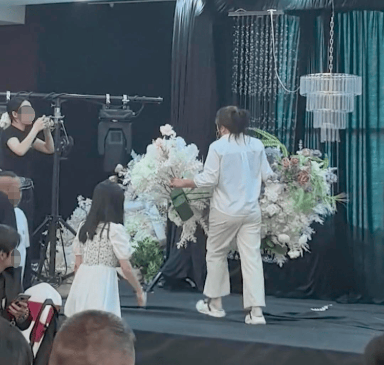 婚礼仪式前婚庆公司撤场？新郎称对方未履行合同，公司称被要求离场后仍给予配合 律师分析