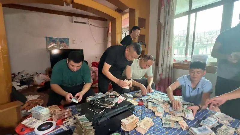 每天印多少花多少<strong></p>
<p>gbcax交易平台</strong>，夫妻俩家中合伙印制20多万元假币，双双被拘