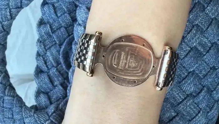 万元浪琴只剩表带能用，客服：必须见到表盘才能修