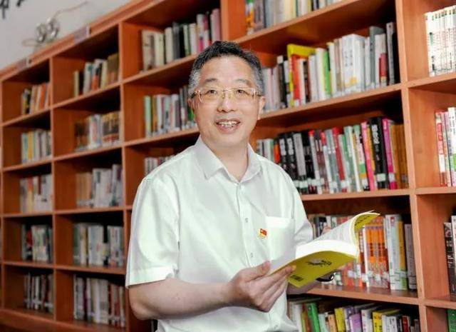 “颐云楼主人”<strong></p>
<p>bitbulls交易平台</strong>，主动向省纪委投案