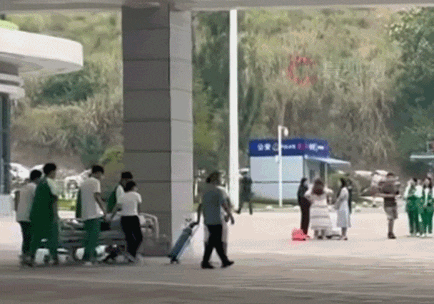 最好的德育课！四川南充初三男生重病住院<strong></p>
<p>中币网交易平台app</strong>，全班同学为其步行从学校到医院拍毕业照