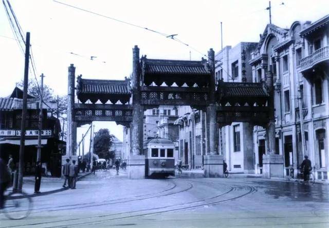 “90后”北京小伙<strong></p>
<p>双子星平台</strong>，6年时间从故纸堆找回北京有轨电车