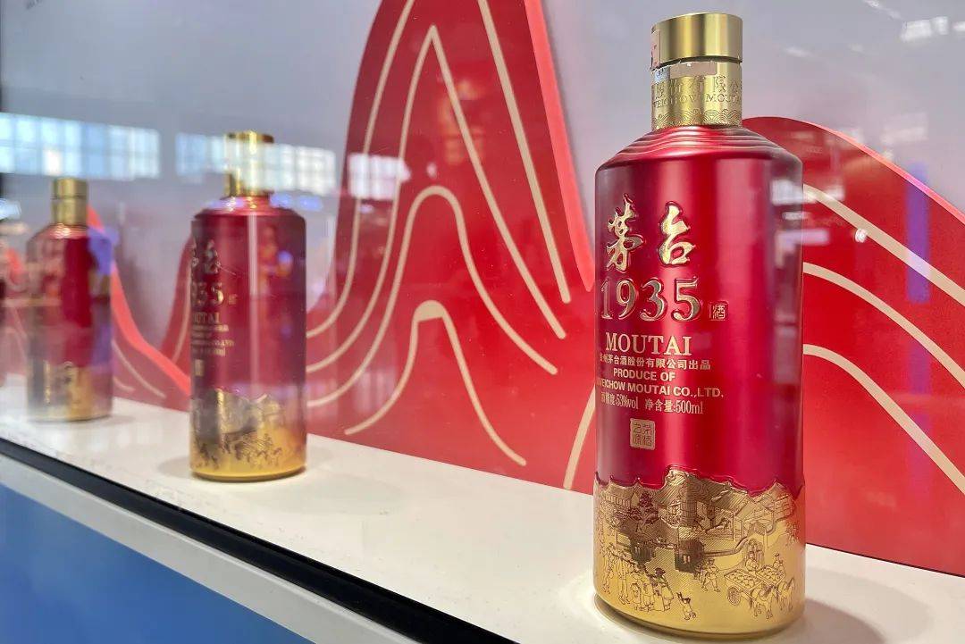 白酒三巨头<strong></p>
<p>双子星平台</strong>，集体失守千元线