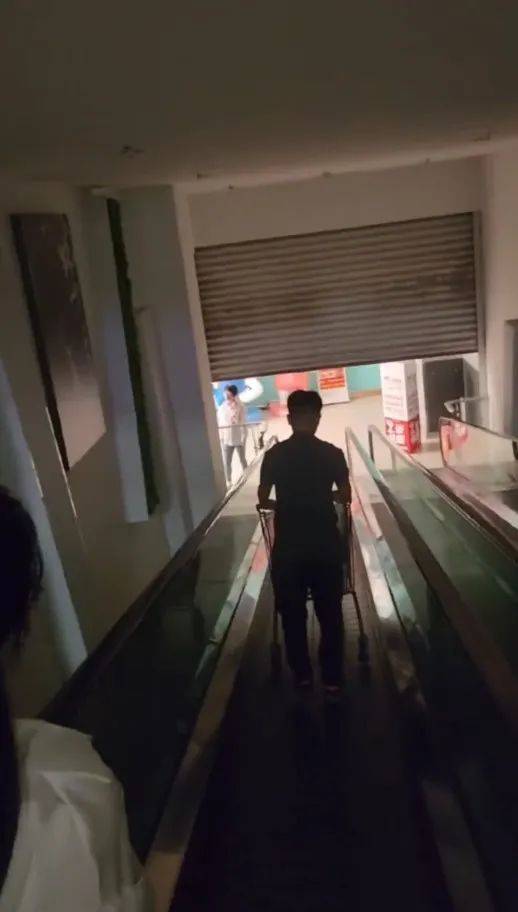 江苏苏州一大润发店员着急下班<strong></p>
<p>otc交易平台</strong>，强制关闭载客中电梯！经理致歉：已警告处罚