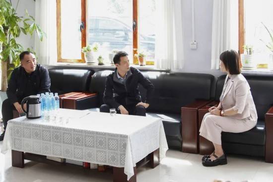 四平中院党组书记、代理院长张怀胜走访全国人大代表韩凤香