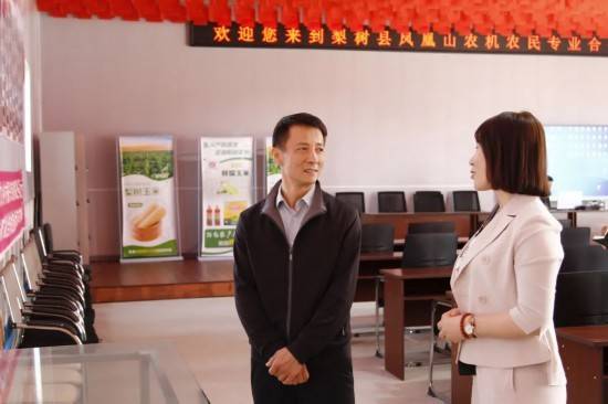 四平中院党组书记、代理院长张怀胜走访全国人大代表韩凤香