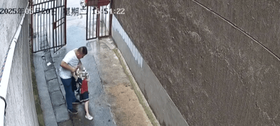 女童放学被陌生男子拖进小巷<strong></p>
<p>bcex交易平台打不开</strong>，湖南警方通报：刘某某（男，38岁）被拘留，将追究刑事责任