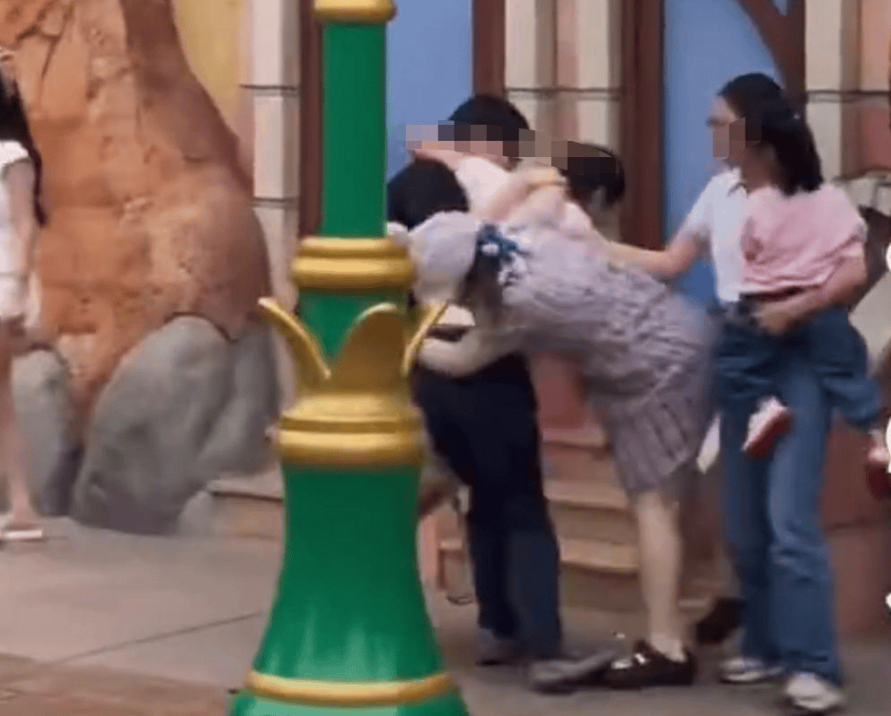 上海警方通报迪士尼打架事件：闫某某与女友在拍照时<strong></p>
<p>bcex交易平台打不开</strong>，因刘某某夫妻的女儿进入拍摄画面，引发冲突