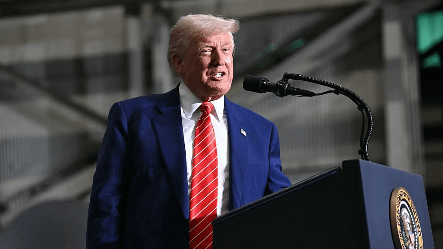 特朗普下令暂停12国公民进入美国<strong></p>
<p>币安交易平台网站</strong>，他要关上国门吗？丨国际观察