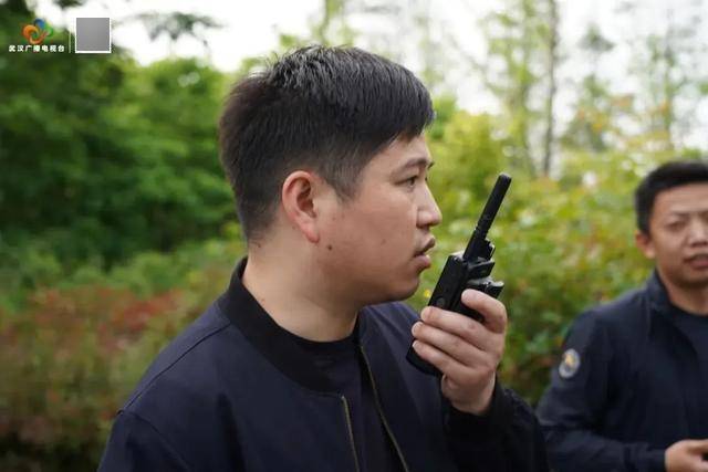 破门而入<strong></p>
<p>币安交易平台网站</strong>！武汉警方一举抓获32名“白富美”