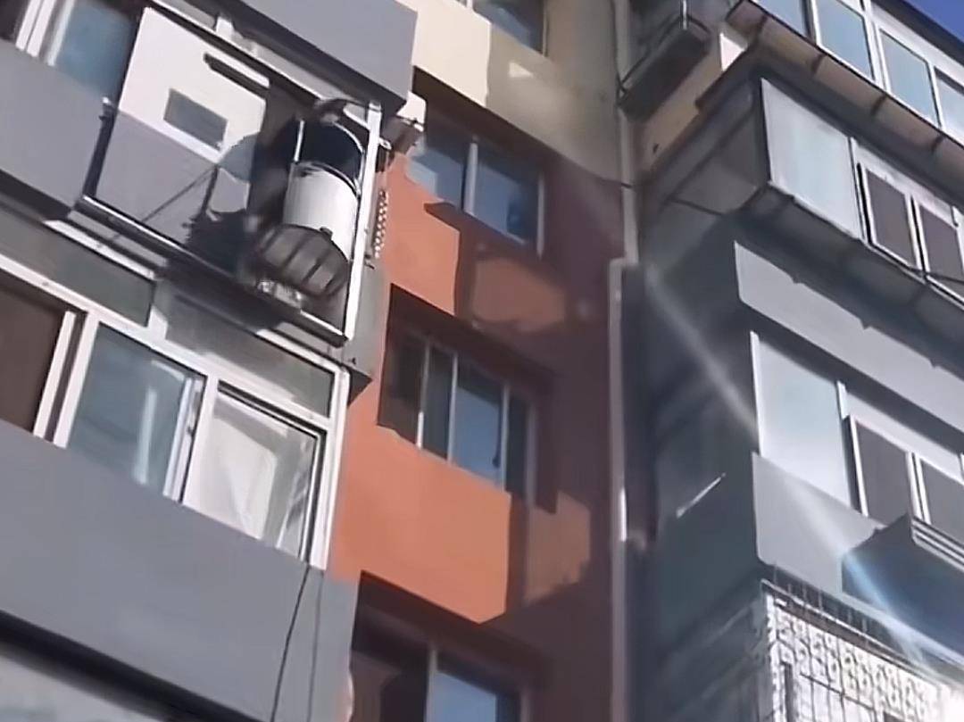 辽宁葫芦岛一老人自制电梯上五楼<strong></p>
<p>币安交易平台网站</strong>，居委会：曾申请专利，目前已拆除