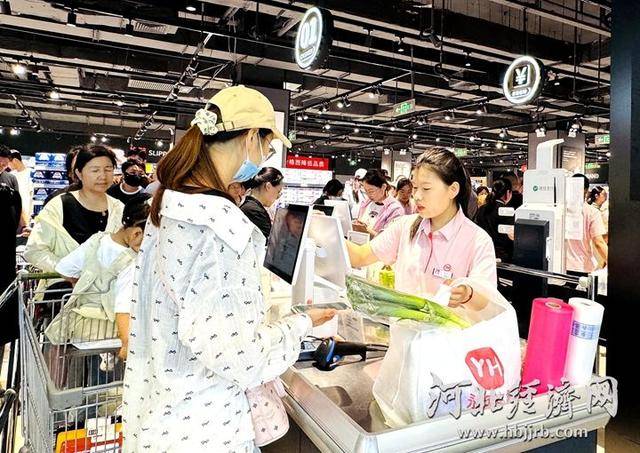 榴莲卖出1吨多<strong></p>
<p>bzcash交易平台</strong>！永辉河北首家胖东来调改店开业首日销售额同比增10倍