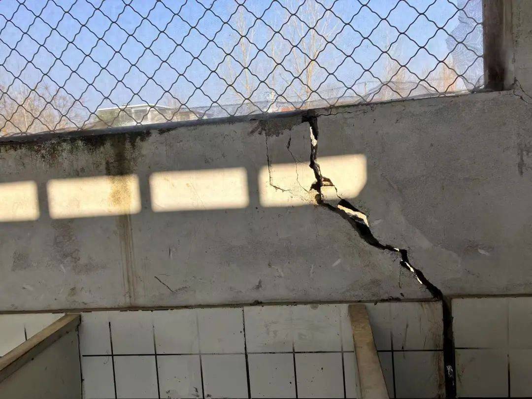 追问丨墙面开裂的农村公厕<strong></p>
<p>深圳币交所交易平台</strong>，咋又开放了？