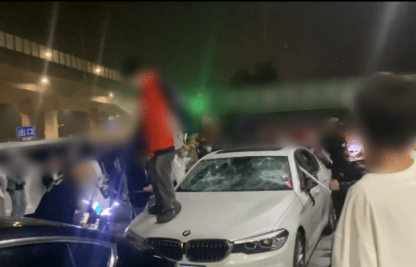 加油站内砸车打人<strong></p>
<p>bcoin交易平台</strong>，23名嫌疑人被临沂警方抓获