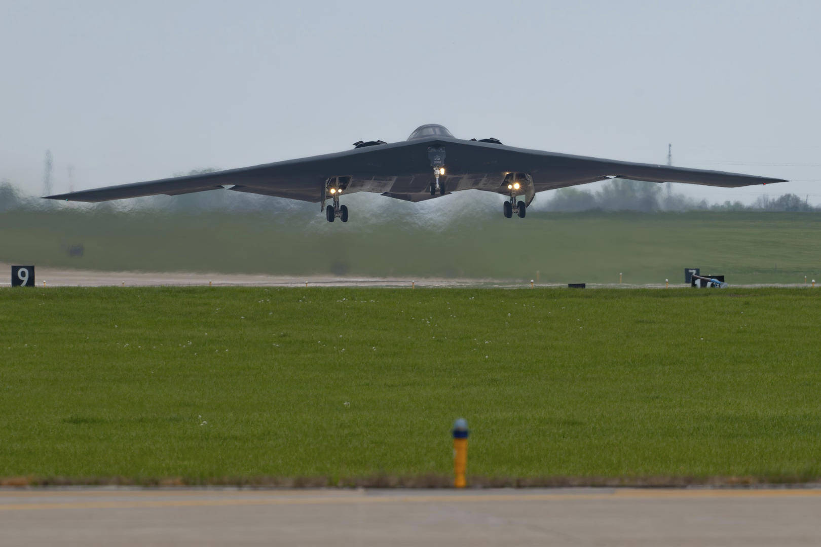 返航通话录音被截获！37小时万里奔袭B-2轰炸机内部设施曝光<strong></p>
<p>bcoin交易平台</strong>，回去还要抢停机位？