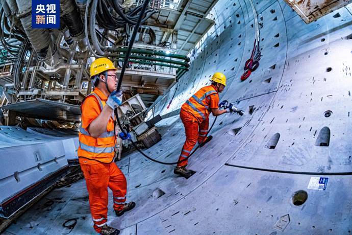 世界最大直径<strong></p>
<p>bcoin交易平台</strong>！“山河号”盾构机在山东顺利穿越黄河