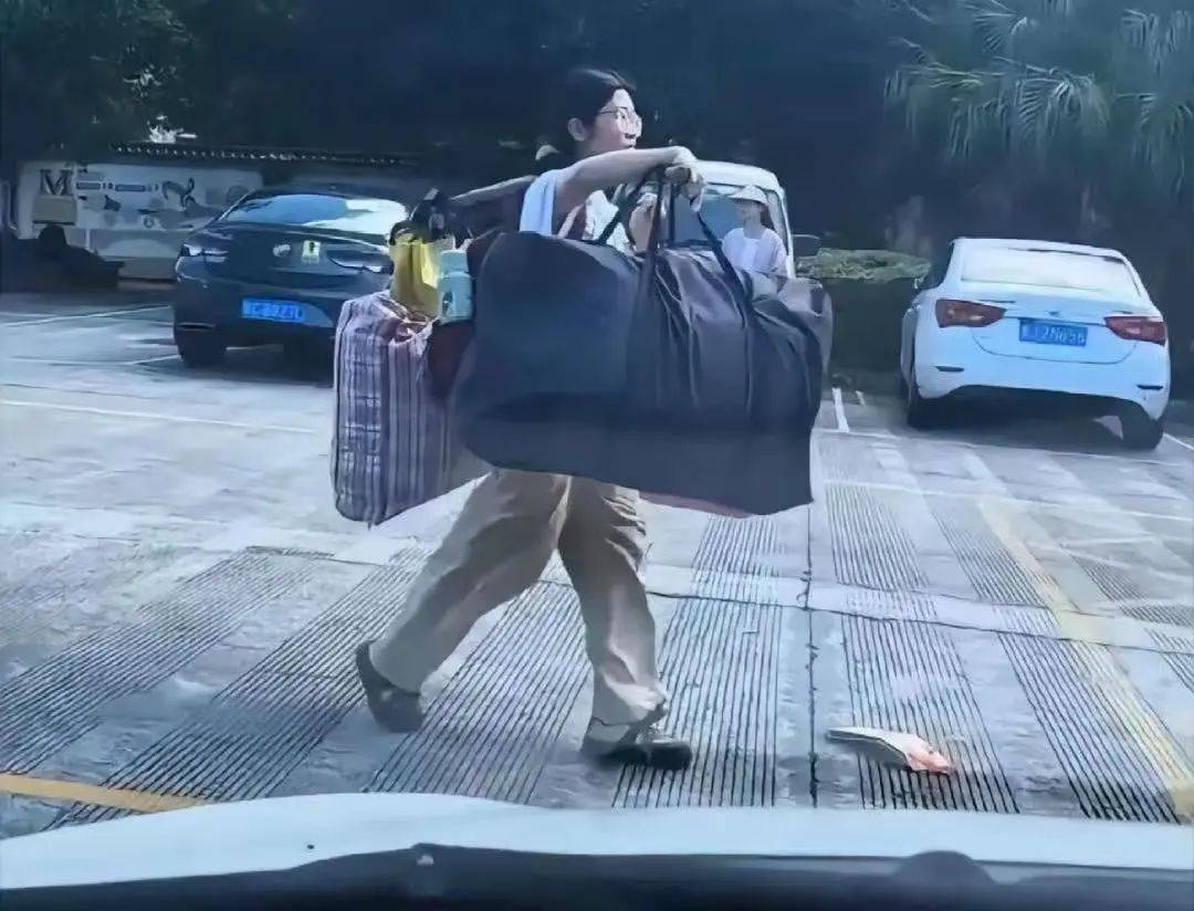 扁担女孩高考成绩出炉<strong></p>
<p>币安交易平台下载</strong>，班主任：班级高考成绩好于预期