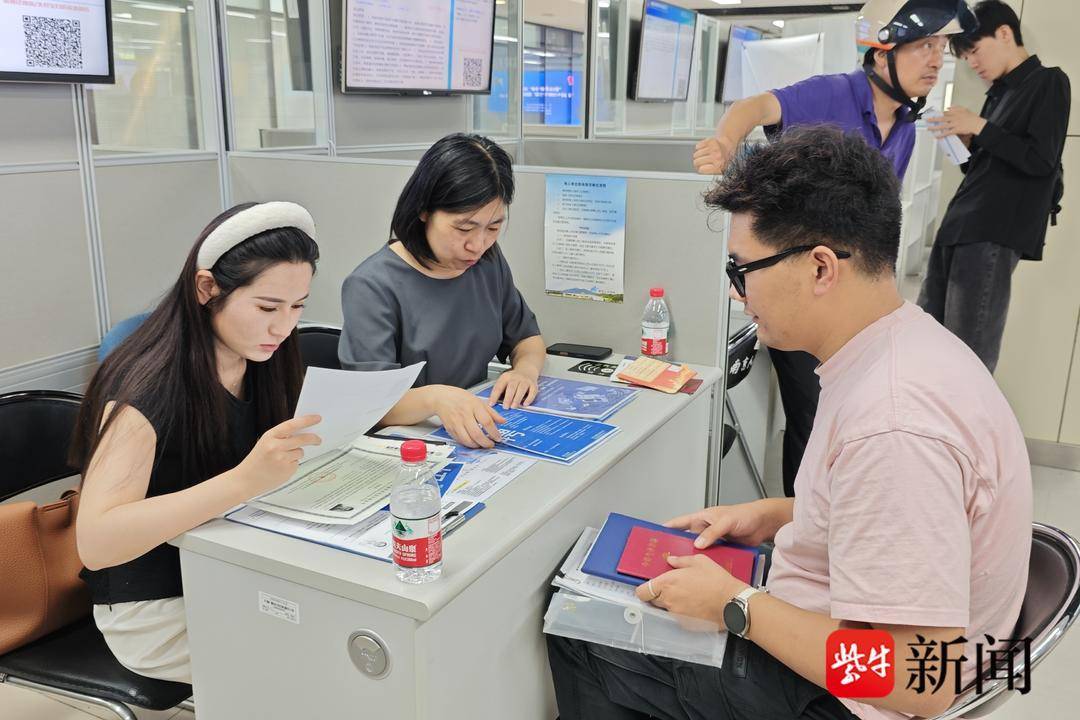 25岁小伙带一沓证书应聘！南京高校毕业生招聘会火爆<strong></p>
<p>币安交易平台下载</strong>，HR：这样的简历很加分