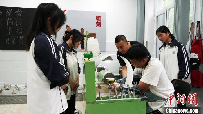 一位北京校长对内蒙古县城职业中学的3年改造