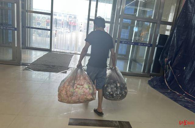 实探衡水盗版LABUBU大集：像卖菜一样摆摊卖<strong></p>
<p>网络虚拟交易平台</strong>，商家称如今订单变少生意难做