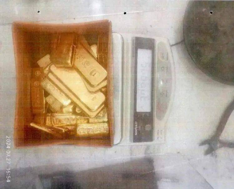 小树林里接头<strong></p>
<p>炒币去哪个平台好</strong>，一天背走2000多万元黄金！上海两人被判刑