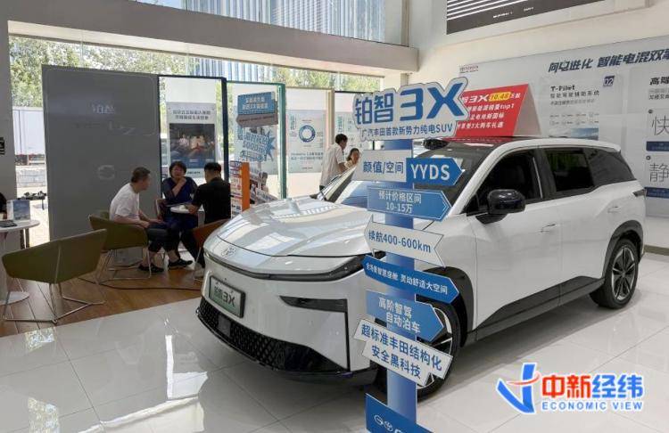 月销量从11辆飙升至5000辆<strong></p>
<p>炒币去哪个平台好</strong>！销售惊呼“客流量回来了！”合资新能源车又好卖了？