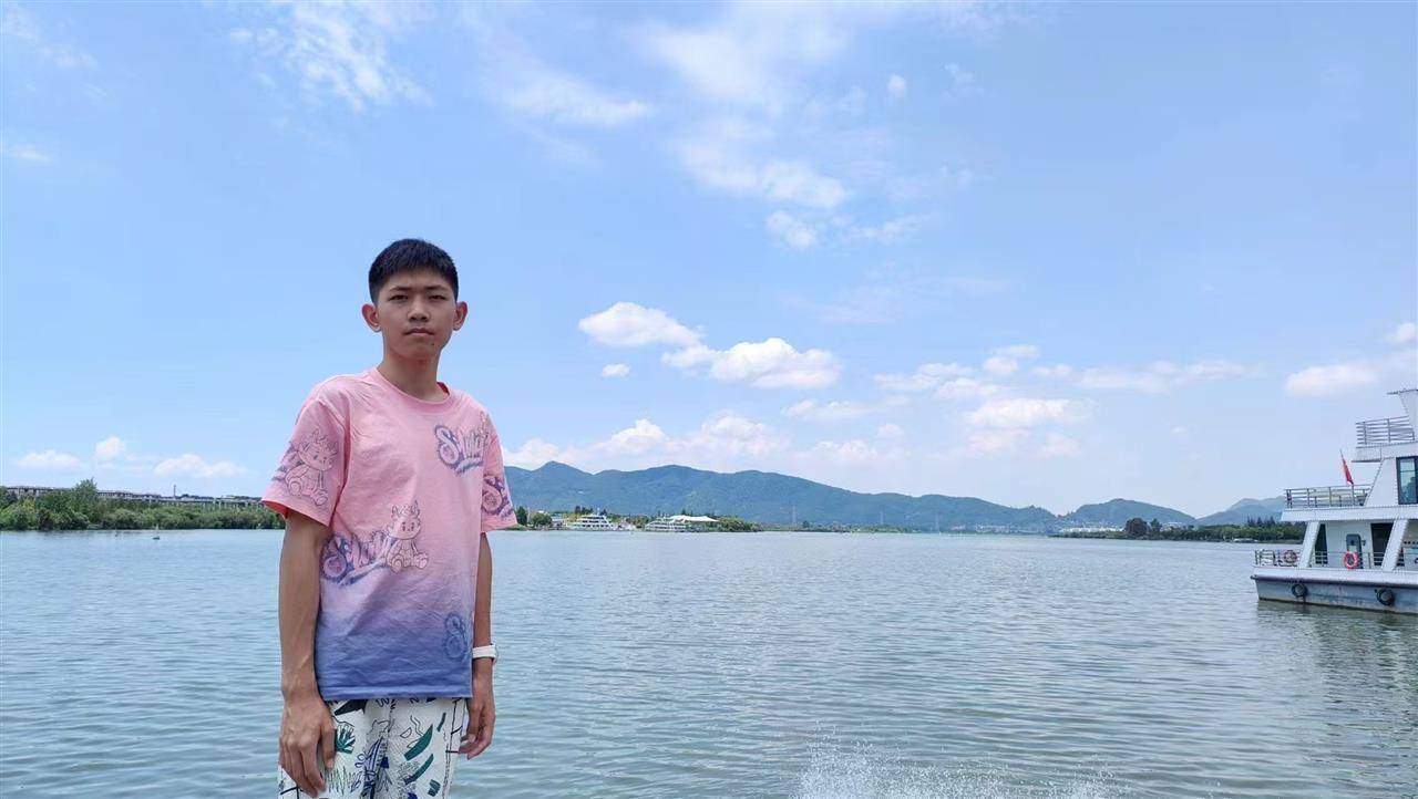 安徽一名18岁高中生坐飞机到西双版纳后失联<strong></p>
<p>bitmex交易平台app</strong>，景洪公安：目前没有进一步的消息