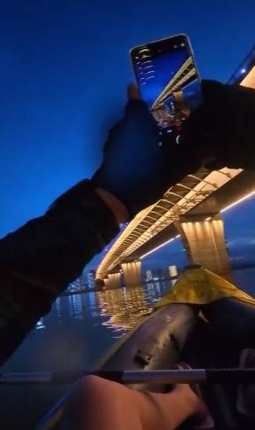 长沙男子突发奇想划船下班<strong></p>
<p>bitmex交易平台app</strong>，25分钟车程划了3小时，当事人：手累腿麻，不会有下次