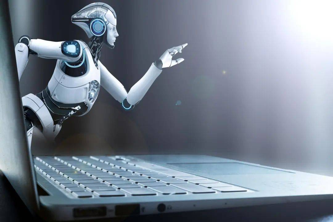 DeepSeek流量下滑<strong></p>
<p>币海平台</strong>，这半年梁文锋都干了啥？