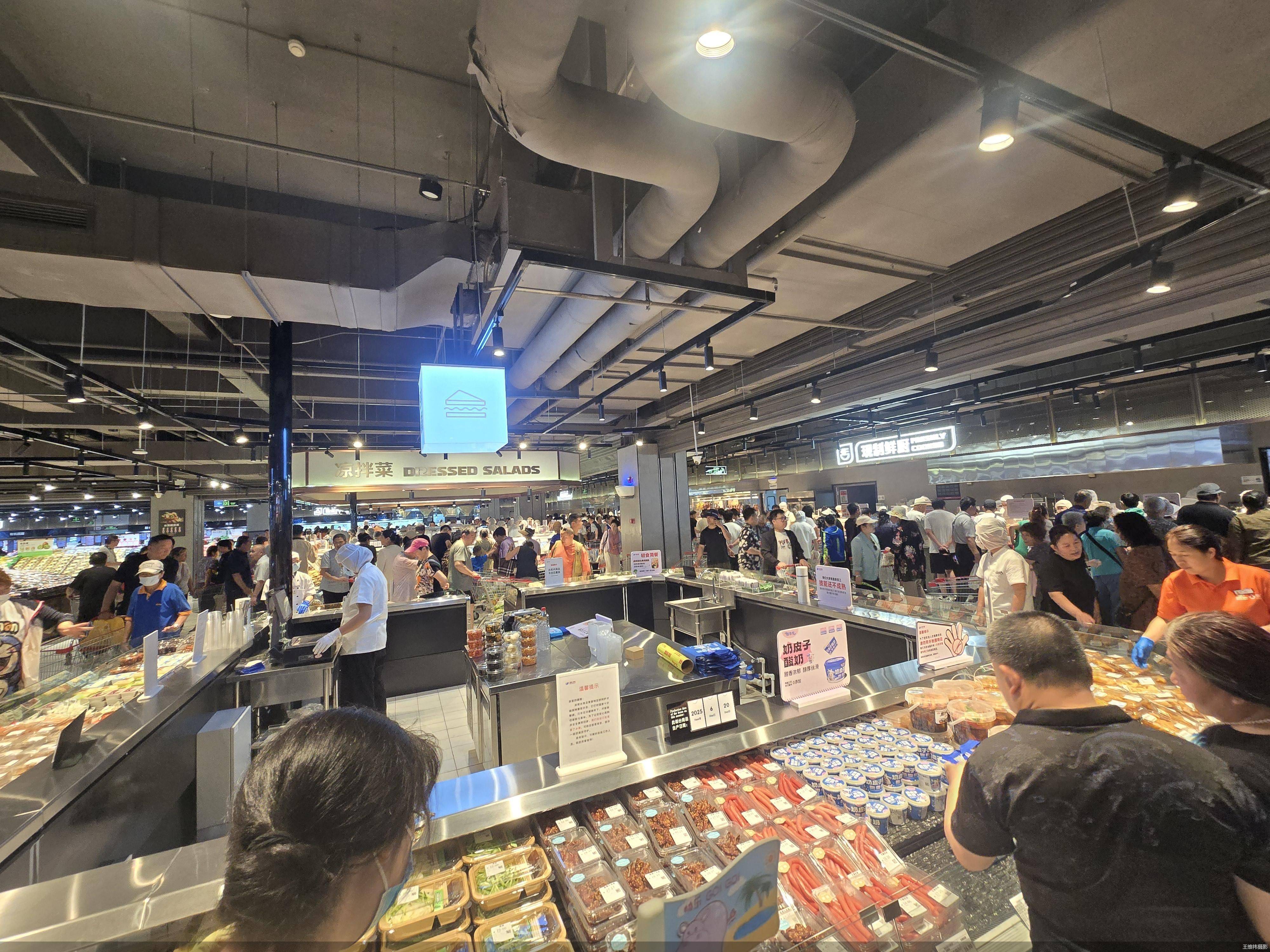 社零总额连续下降<strong></p>
<p>爱币</strong>，北京消费乏力了？ 专家:商品消费、服务消费综合性指标 更全面反映消费市场变化