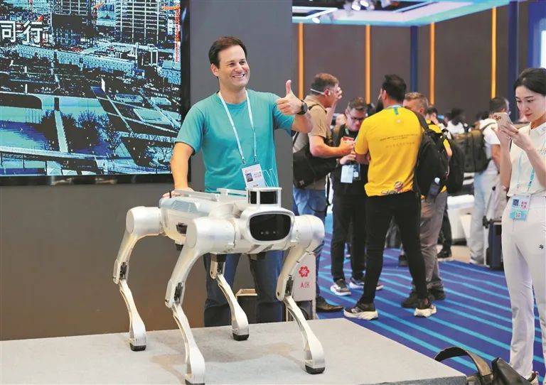 连续四年破万亿！广州<strong></p>
<p>元币</strong>，旺！