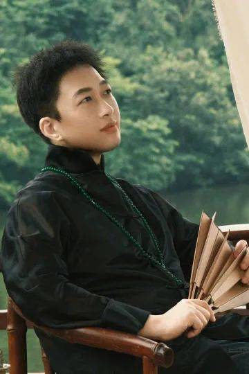 15岁女孩七七1分钟视频报价1万<strong></p>
<p>送币</strong>,因神似张柏芝走红,七七妈妈曾称以学业为由拒绝于正邀约