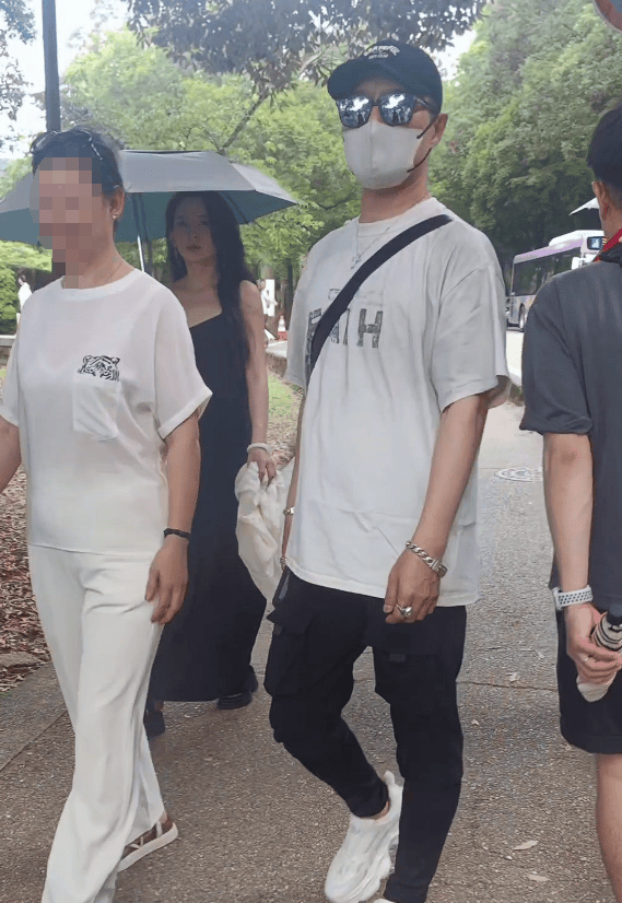 汪峰与森林北两家人同游日本<strong></p>
<p>送币</strong>，包括与章子怡所生的一对儿女，氛围相处融洽