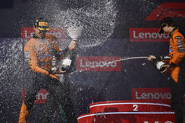 勒克莱尔被“幻影进站”欺骗痛失领奖台<strong></p>
<p>抄币吧</strong>，迈凯伦车队成为F1上半赛季大赢家