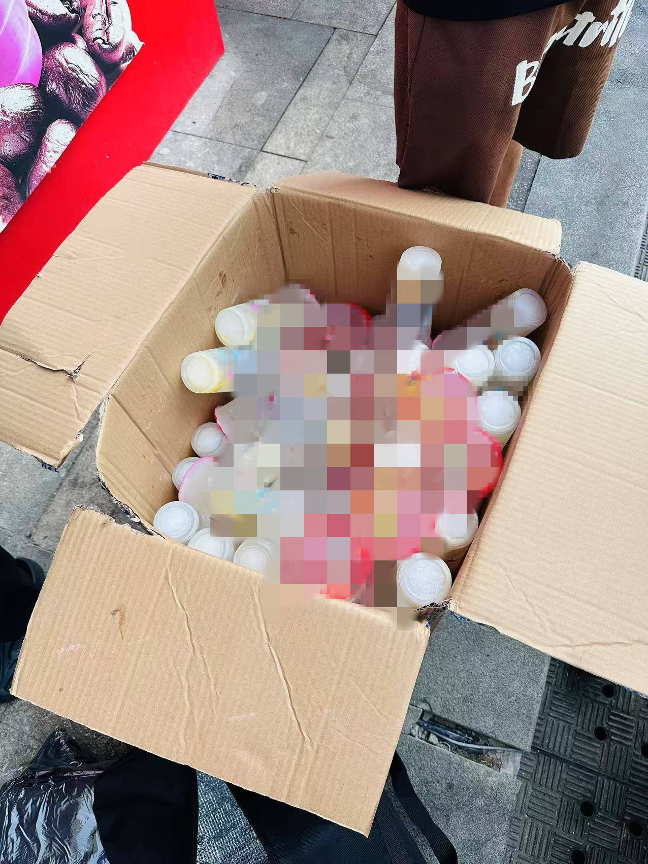 湖南一男子背40公斤蜜雪冰城上武功山售卖<strong></p>
<p>法币网</strong>，当事人：收入不多纯体验，当负重训练