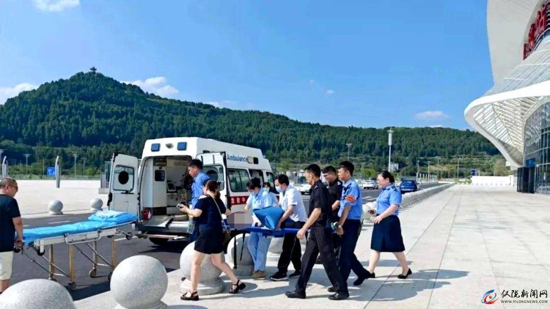 11岁男孩赶火车到成都走亲戚<strong></p>
<p>中信全币通</strong>，晕倒在站台！工作人员：被诊断为热射病，已脱险