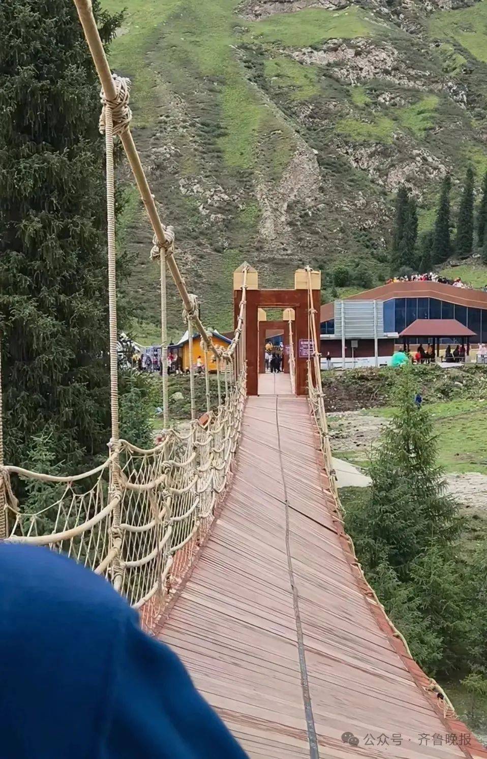 5人遇难24人受伤！新疆伊犁一景区吊桥桥索断裂<strong></p>
<p>今币网</strong>，亲历者称“现在手还在不断颤抖”