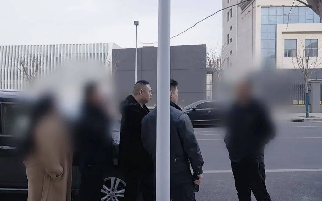 一天上千块<strong></p>
<p>v币商城</strong>，弱势群体雇保镖壮胆