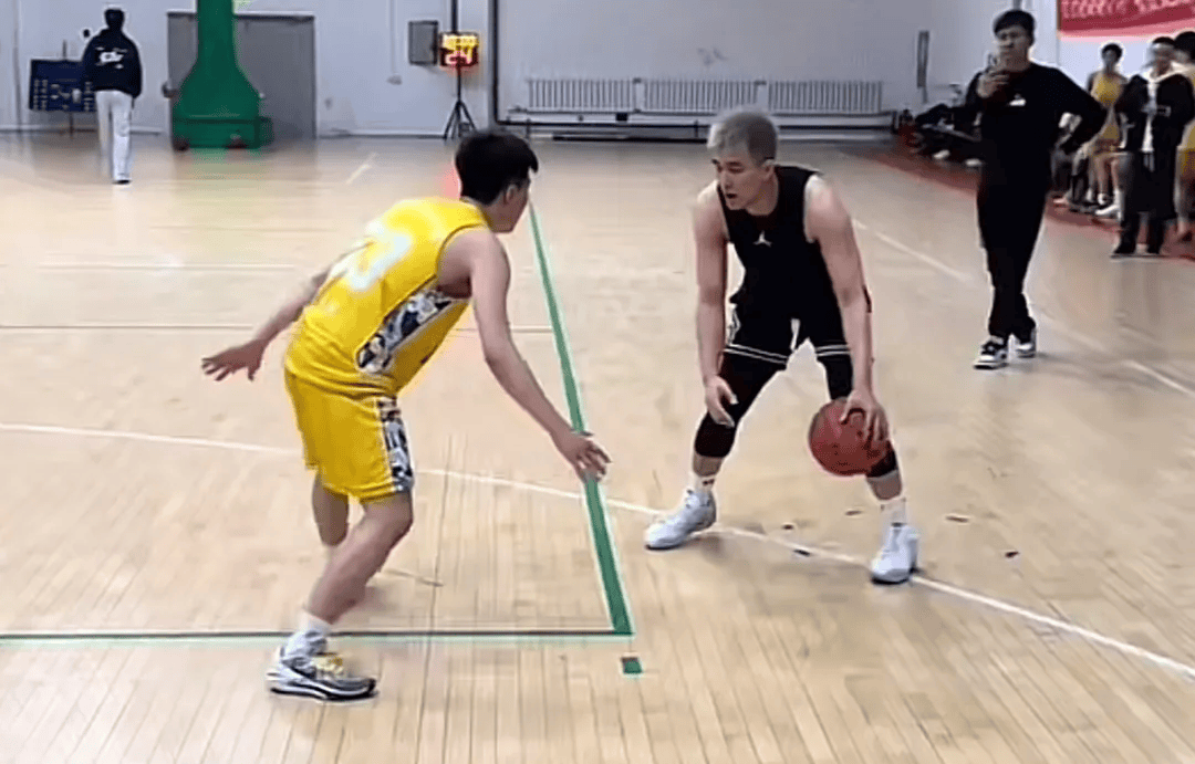 31岁郭艾伦直言想回国家队<strong></p>
<p>诚币网</strong>，但应该没什么机会了，此前眼睛被队友误伤，缝了40多针