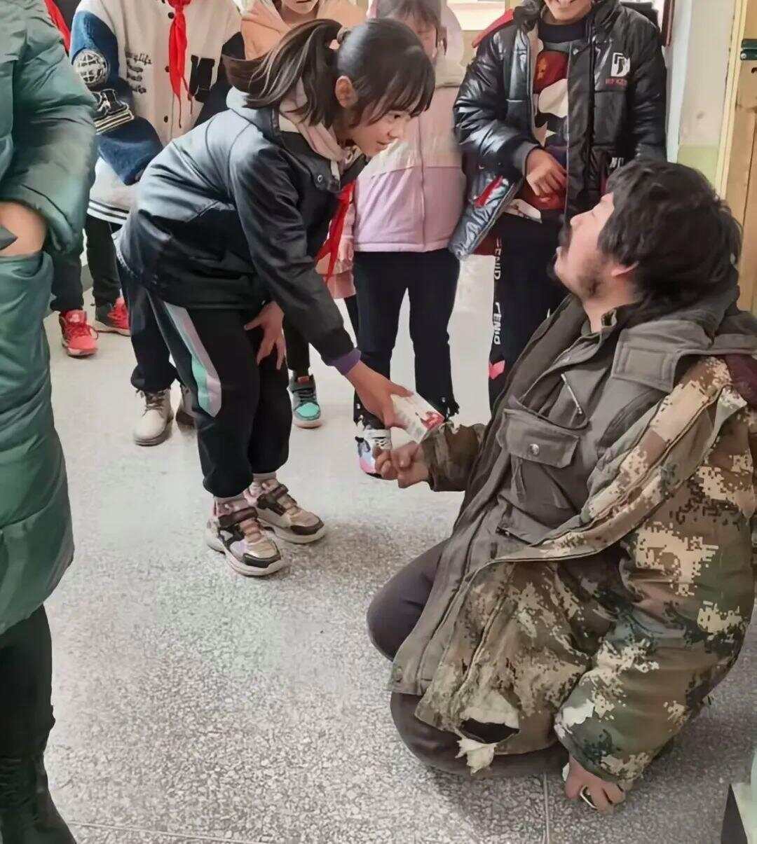 遗憾!受拾荒者资助感动全网女孩意外去世<strong></p>
<p>应用币</strong>,此前两人相见泪流满面感动全网