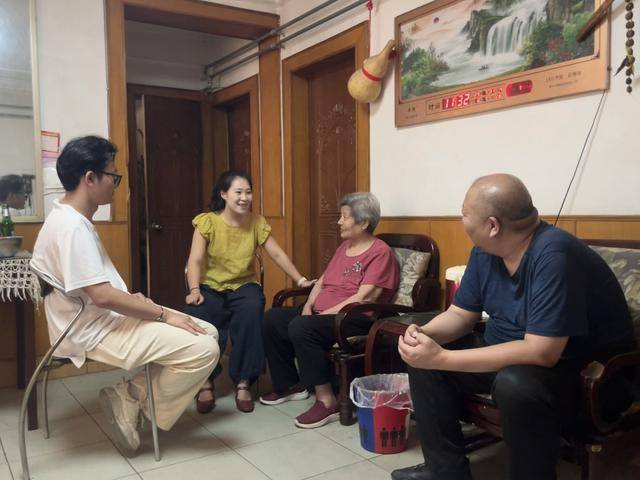 河南95后高校女辅导员“没苦硬吃”：暑假自驾1000公里家访<strong></p>
<p>云币商城</strong>，从电三轮到汽车，已坚持两年