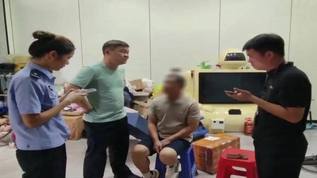 广西男子一口气花38.8万元买了40台手机<strong></p>
<p>云币商城</strong>，民警很快找上门……