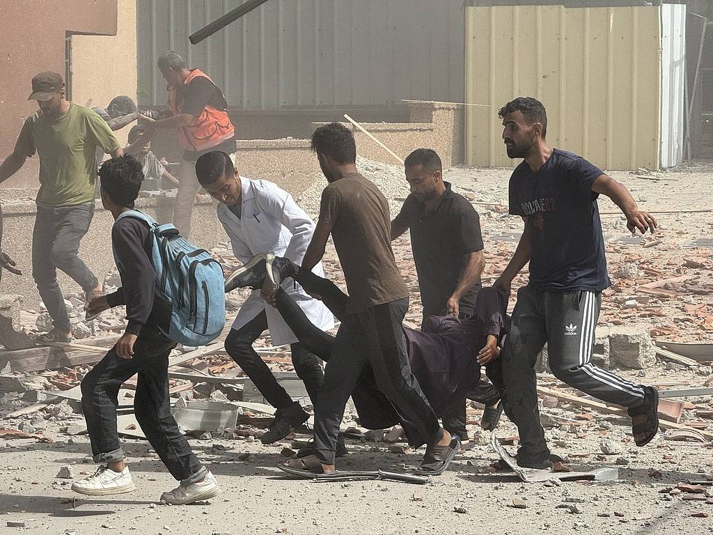 空袭纳赛尔医院遭多方谴责 以军在加沙面临三重困境