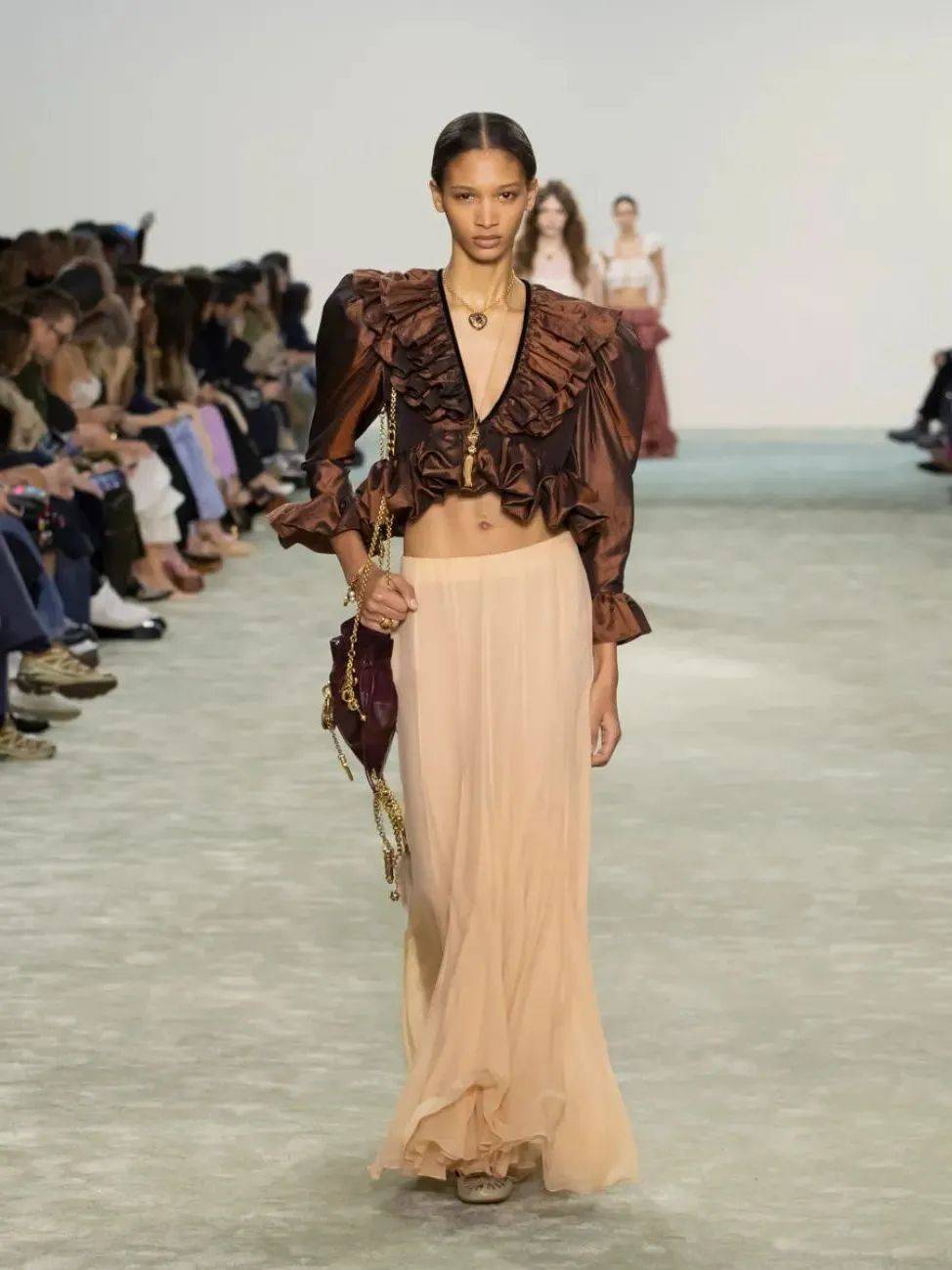 质感女人怎么都在穿这个颜色<strong></p>
<p>云币商城</strong>？