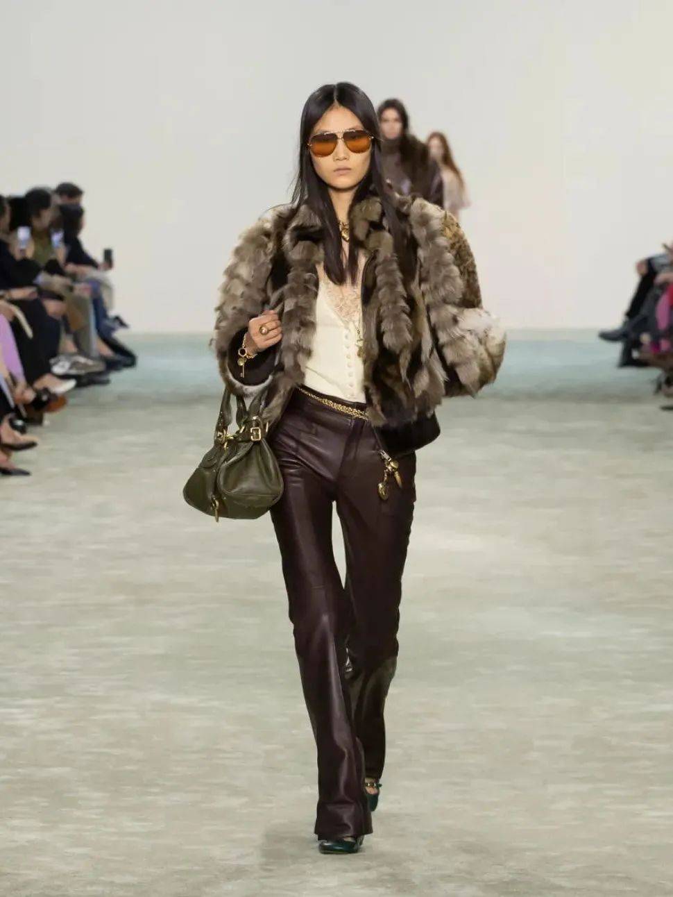 质感女人怎么都在穿这个颜色<strong></p>
<p>云币商城</strong>？